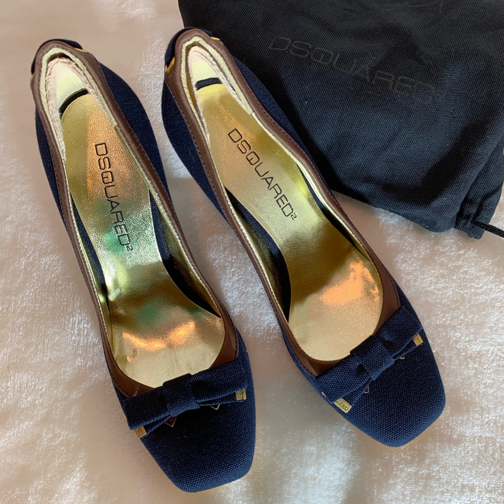 NWOT, DSquared, navy fabric pump